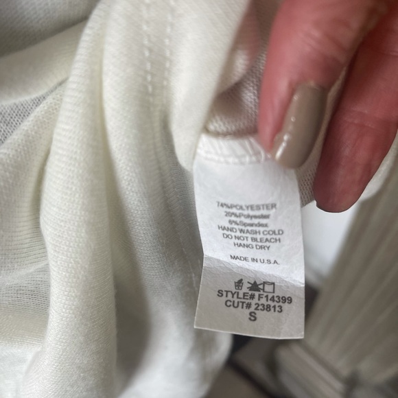 NWT! So Sweet! Halter collar tie front sleeveless wrap blouse. - Picture 6 of 6